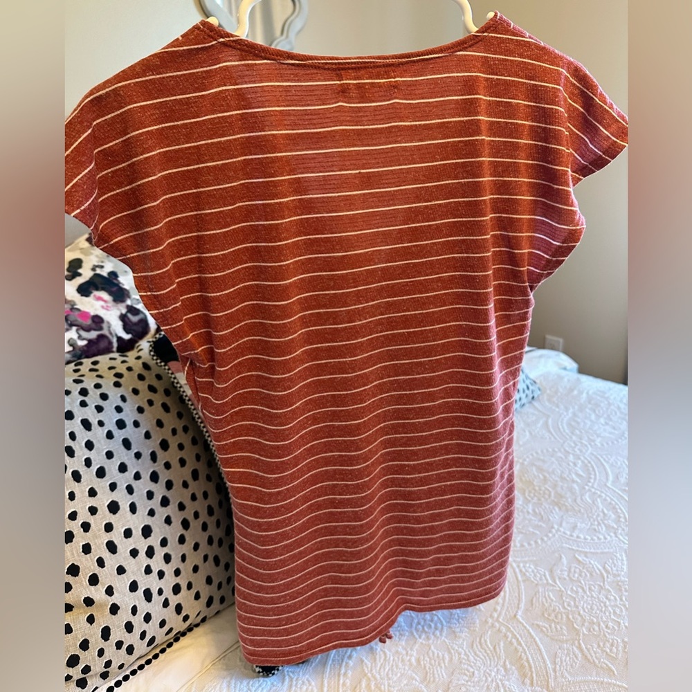 Sale!!! NWT Max Studio Cinched V Neck Top Size Small - Picture 6 of 6